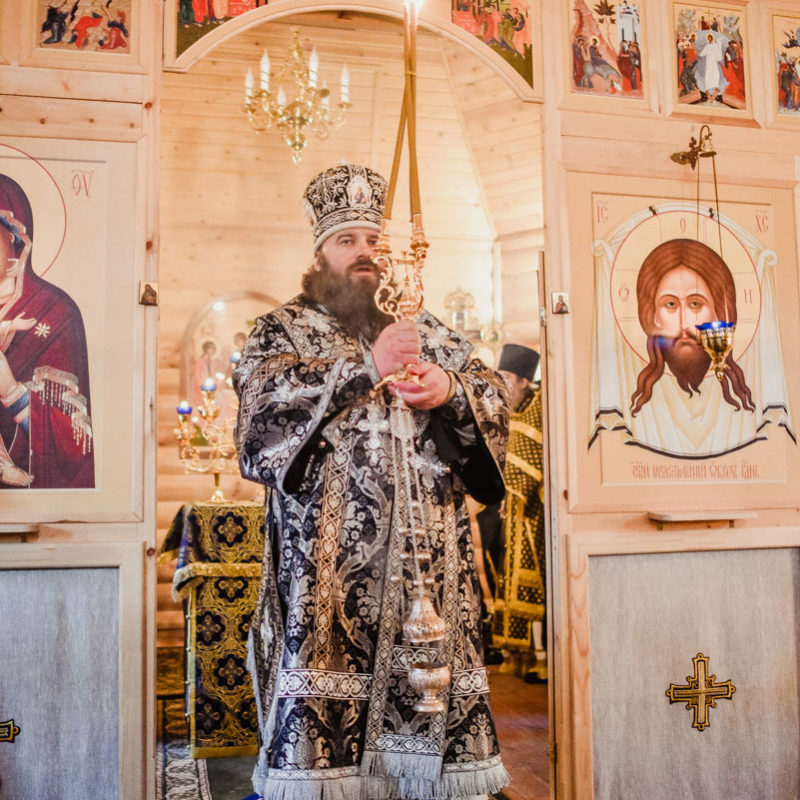 Храм в щукино расписание. Никольский храм Зеленоград владыка Парамон. Щукинская храм служба. Церковь на Щукинской внутри. Парамон Серпухов студия.