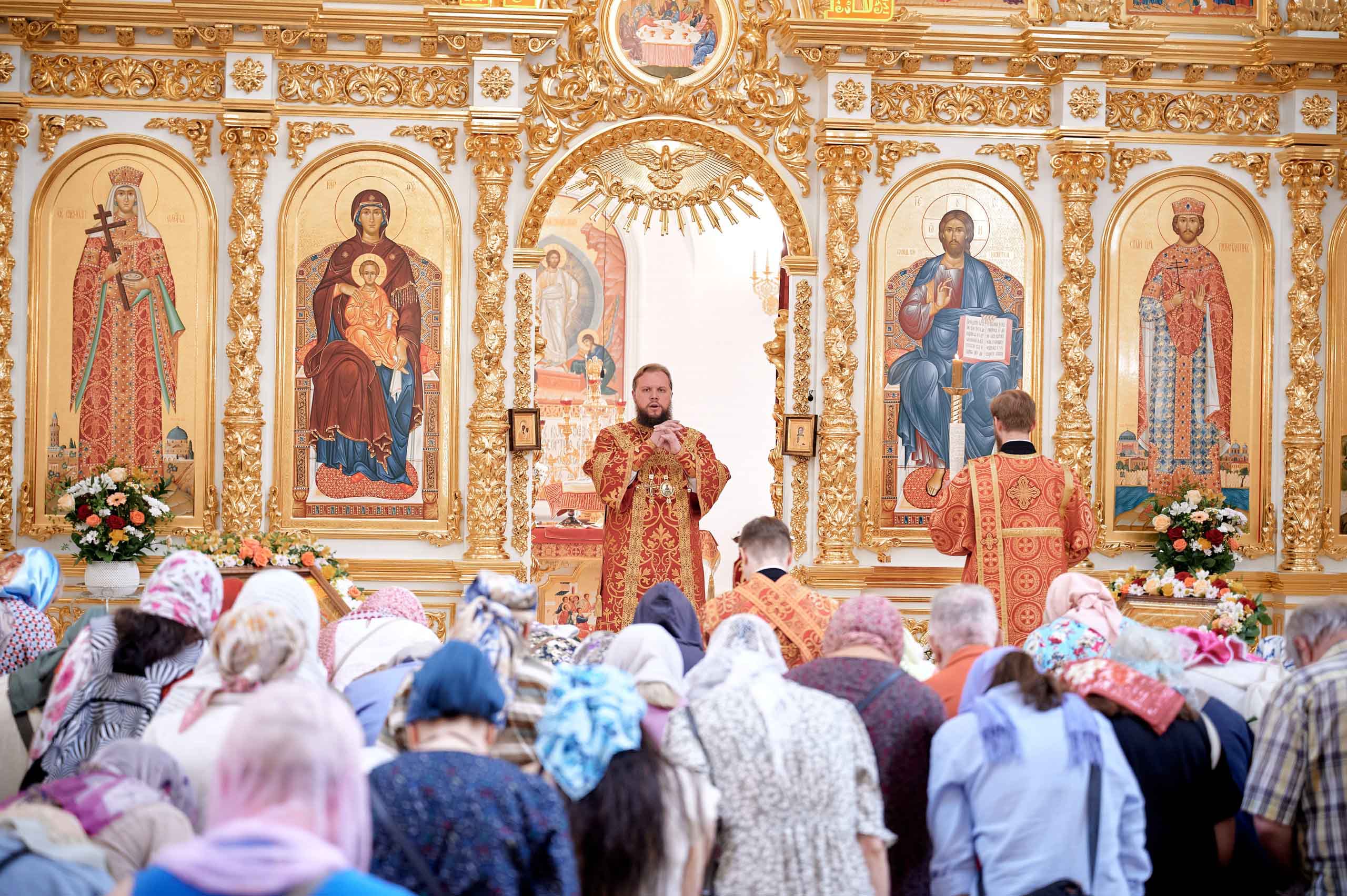 Митрополит Наро-Фоминский Никандр возглавил Божественную литургию и  крестный ход в храме святых равноапостольных Константина и Елены в Митине |  Северо-Западное викариатство | Московская епархия | Русская Православная  Церковь (Московский патриархат)