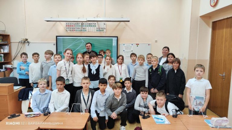 Настоятель Никольского храма в Тушине провёл уроки для учащихся школы № 1551