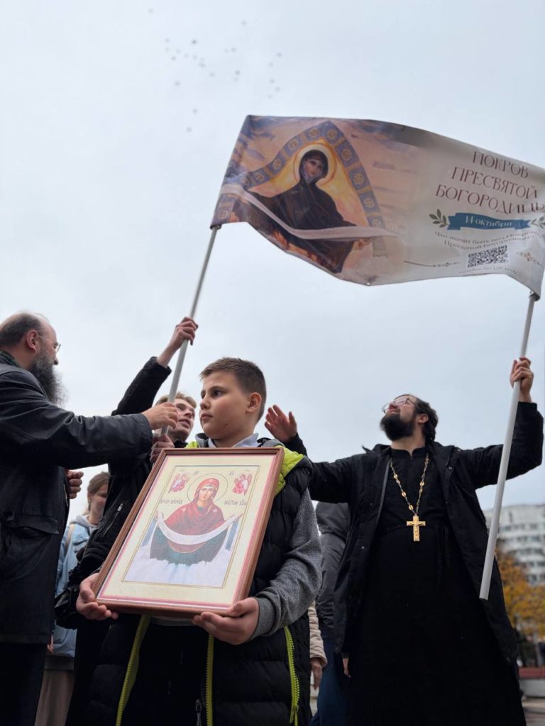 На площади Юности в Зеленограде прошла миссионерская акция к празднику Покрова Пресвятой Богородицы